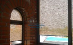 Рулонные касетные шторы коричневая комплектация на арочные окна загородный дом а. Хаштук